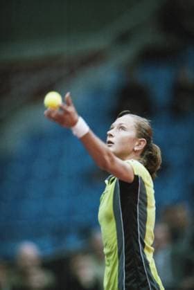 Moscow, Russia. Player of the Russian Tennis Team Yelena Likhovtseva plays against player of the French Tennis Team Nathalie Tauziat in the 1 4 World Group match of the Tennis Federation Cup between teams of Russia and France. Yelena Likhovtseva won with the total score of 6:2, 6:4. Igor Utkin TASS  18549563