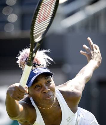 ROSMALEN - Venus Williams (USA) in action against Celine Naef (SUI) on the second day of the Libema Open tennis tournament in Rosmalen. AP SANDER KING xVIxANPxSportx xxANPxIVx 471538457 originalFilename: 471538457.jpg