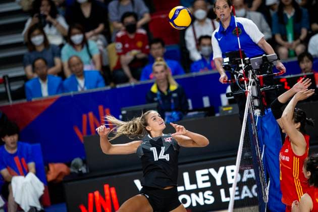 Volleyball, Frauen, FIVB Nations League, China - Kanada June 13, 2023, Hong Kong, Hong Kong: Hilary Howe of Canada ( 14) seen in action during the preliminary match of FIVB Volleyball Nations League Hong Kong 2023 between China and Canada at Hong Kong Coliseum. Final score; China 3:0 Canada. Hong Kong Hong Kong - ZUMAs197 20230613_zaa_s197_050 Copyright: xBenxLaux