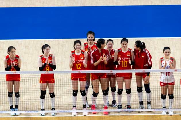 Volleyball, Frauen, FIVB Nations League, China - Kanada June 13, 2023, Hong Kong, Hong Kong: Team China celebrate their victory after the preliminary match of FIVB Volleyball Nations League Hong Kong 2023 between China and Canada at Hong Kong Coliseum. Final score; China 3:0 Canada. Hong Kong Hong Kong - ZUMAs197 20230613_zaa_s197_066 Copyright: xBenxLaux
