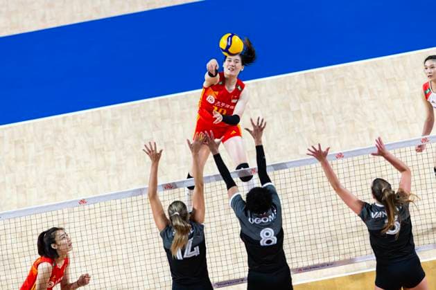 Sport Bilder des Tages Volleyball, Frauen, FIVB Nations League, China - Kanada June 13, 2023, Hong Kong, Hong Kong: Wang Yunlu of China ( 10) seen in action during the preliminary match of FIVB Volleyball Nations League Hong Kong 2023 between China and Canada at Hong Kong Coliseum. Final score; China 3:0 Canada. Hong Kong Hong Kong - ZUMAs197 20230613_zaa_s197_063 Copyright: xBenxLaux