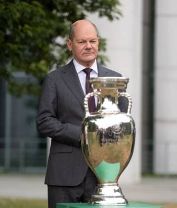 Football, 2022 2023 season, UEFA Euro 2024 photo opportunity, German Chancellor Olaf Scholz with European Cup, 14 06 2023, Copyright: xSebastianxRäppold MatthiasxKochx