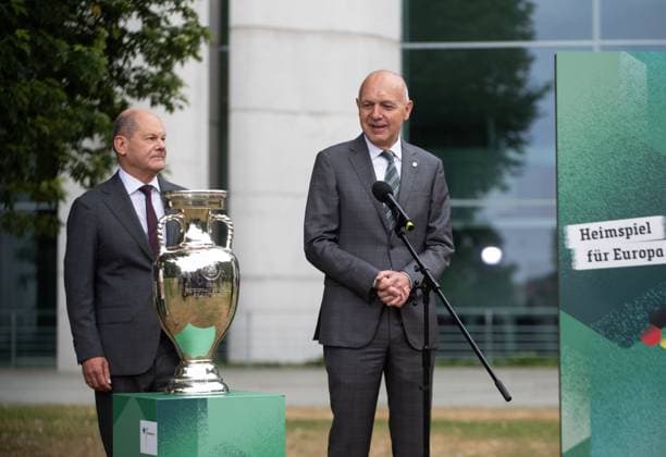 Football, 2022 2023 season, photo opportunity UEFA Euro 2024, f l Federal Chancellor Olaf Scholz, Bernd Neuendorf President DFB and cup, 14 06 2023, Copyright: xSebastianxRäppold MatthiasxKochx