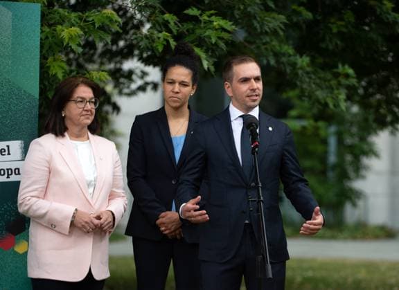 Football, 2022 2023 season, photo session UEFA Euro 2024, f l Heike Ullrich Secretary General of the DFB , Celia Sasic Integration Ambassador and Special Advisor for EURO 2024 , Philipp Lahm Tournament Director EURO 2024 , 14 06 2023, Copyright: xSebastianxRäppold MatthiasxKochx