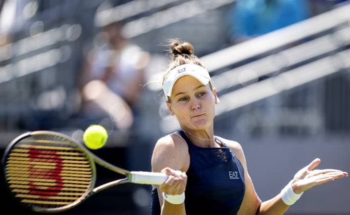 ROSMALEN - Veronika Kudermetova (RUS) in action against Carol Zhao (CAN) on the third day of the Libema Open tennis tournament in Rosmalen. AP SANDER KING xVIxANPxSportx xxANPxIVx 471597439 originalFilename: 471597439.jpg