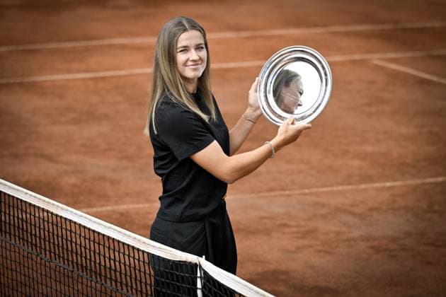Karolina Muchova, Czech tennis player and 2023 French Open finalist, poses with trophy for 2nd place after a press conference, PK, Pressekonferenz on June 14, 2023, in Prague, Czech Republic. (CTKxPhoto VitxSimanek) CTKPhotoP2023061404037  CTKPhotoP2023061404037