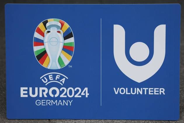 Frankfurt am Main, 14 June 2923 Press event UEFA EURO 2024 One Year To Go Hauptwache at Katharinenkirche in Frankfurt am Main v l , Logo UEFA Euro 2024 Volunteer Copyright: JoaquimxFerreira
