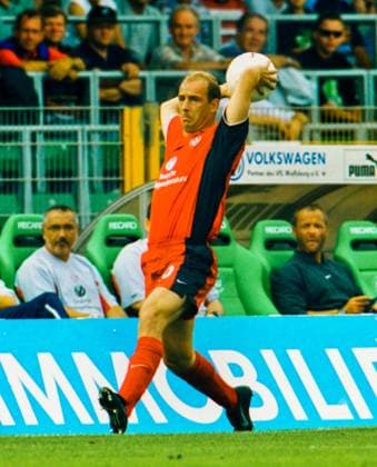 RECORD DATE NOT STATED Aus 1. BL. Saison 200 01 VfL Wolfsburg - 1. FC Kaiserslautern 4:0 am 19.08.2000. Im Foto. FC Spieler Mario Basler *** From 1 BL season 200 01 VfL Wolfsburg 1 FC Kaiserslautern 4 0 on 19 08 2000 In photo FC player Mario Basler