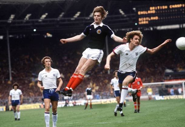 Gordon McQueen (Scotland) Phil Thompson (Eng) England v Scotland 1979 Wenbley 