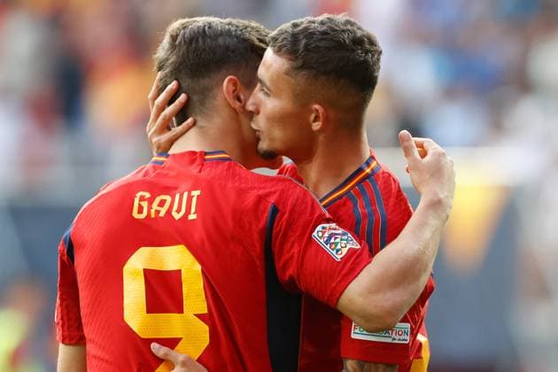 ENSCHEDE, 15-06-2023 , Stadium Grolsch Veste, Nations League semi final 2022 2023 between Spain and Italy, Spain Spain player Yeremy Pino celebrating his 1-0 with Spain player Gavi Spain - Italy  x21337736x Copyright:
