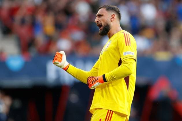 ENSCHEDE, 15-06-2023 , Stadium Grolsch Veste, Nations League semi final 2022 2023 between Spain and Italy, Italy goalkeeper Gianluigi Donnarumma celebrating the 1-1 from Italy player Ciro Immobile Spain - Italy  x21337760x Copyright: