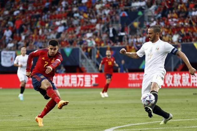 ENSCHEDE - (l-r) Alvaro Morata of Spain, Leonardo Bonucci of Italy during the UEFA Nations League semifinal match between Spain and Italy at Stadion De Grolsch Veste on June 15, 2023 in Enschede, Netherlands. ANP MAURICE VAN STEEN netherlands out - belgium out Enschede xVIxxIVx 471692841 originalFilename: 0260098613st.jpg