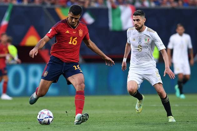 Soccer UEFA Nations League semi-final Spain Italy on 15 06 2023 at De Grolsch Veste in Enschede Rodri Spain , left Jorginho Italy , right xRx