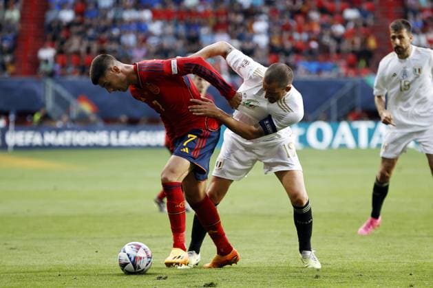 ENSCHEDE - (l-r) Alvaro Morata of Spain, Leonardo Bonucci of Italy during the UEFA Nations League semifinal match between Spain and Italy at Stadion De Grolsch Veste on June 15, 2023 in Enschede, Netherlands. ANP MAURICE VAN STONE UEFA Nations League - Semi Final 2023 xVIxANPxSportx xxANPxIVx 471693581 originalFilename: 471693581.jpg