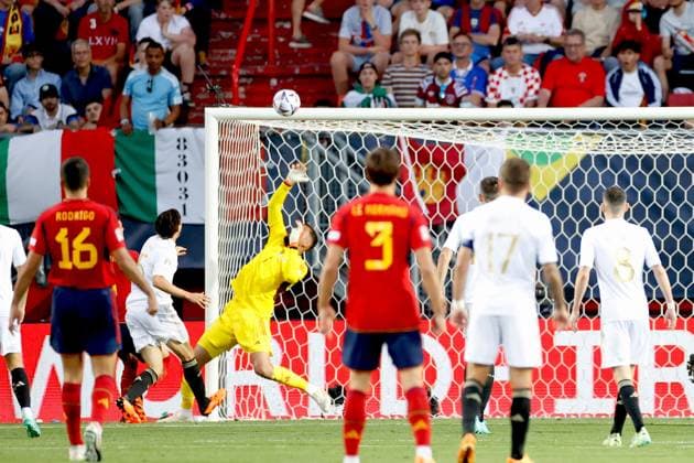 ENSCHEDE, 15-06-2023 , Stadium Grolsch Veste, Nations League semi final 2022 2023 between Spain and Italy, save Italy goalkeeper Gianluigi Donnarumma Spain - Italy  x21338237x Copyright: