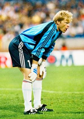 RECORD DATE NOT STATED Aus Freundschafts-Länderspiel Deutschland - Spanien 4:1 am 16.08.2000 im Niedersachsenstadion zu Hannover. Im Foto:TW Oliver Kahn *** From friendly international match Germany Spain 4 1 on 16 08 2000 in Niedersachsenstadion to Hannover In photo TW Oliver Kahn