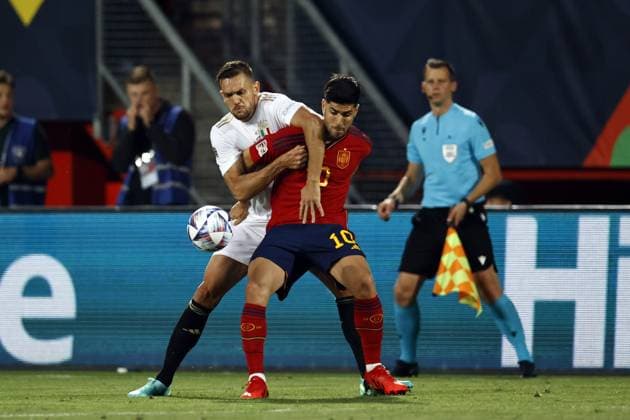 ENSCHEDE - (l-r) Rafael Toloi of Italy, Marco Asensio of Spain during the UEFA Nations League semi-final match between Spain and Italy at Stadion De Grolsch Veste on June 15, 2023 in Enschede, Netherlands. ANP MAURICE VAN STONE UEFA Nations League - Semi Final 2023 xVIxANPxSportx xxANPxIVx 471695468 originalFilename: 471695468.jpg