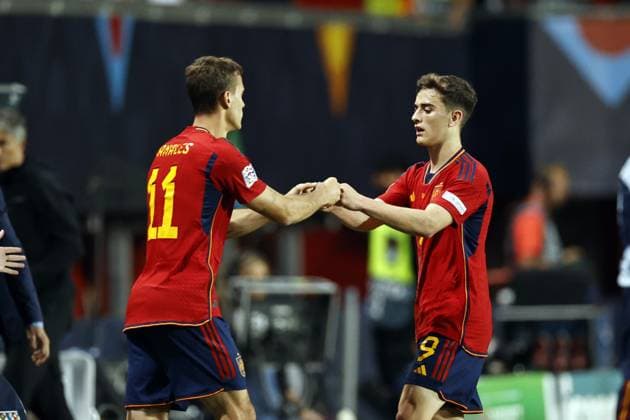 ENSCHEDE - (lr) Sergio Canales of Spain, Gavi of Spain during the UEFA Nations League semifinal match between Spain and Italy at Stadion De Grolsch Veste on June 15, 2023 in Enschede, Netherlands. ANP MAURICE VAN STEEN netherlands out - belgium out Enschede xVIxxIVx 471695272 originalFilename: 0260103731st.jpg