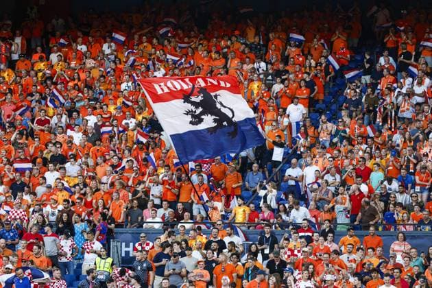 ROTTERDAM - Fans of the Netherlands during the UEFA Nations League semi-final match between the Netherlands and Croatia at Feyenoord Stadion de Kuip on June 14, 2023 in Rotterdam, the Netherlands. ANP KOEN VAN WEEL netherlands out - belgium out  Copyright: xx x471626230x originalFilename: 471626230.jpg ROTTERDAM - Fans of the Netherlands during the UEFA Nations League semi-final match between the Netherlands and Croatia xVIxIMAGO ANPxIVx imago images 0259924873 originalFilename: 0259924873st.jpg