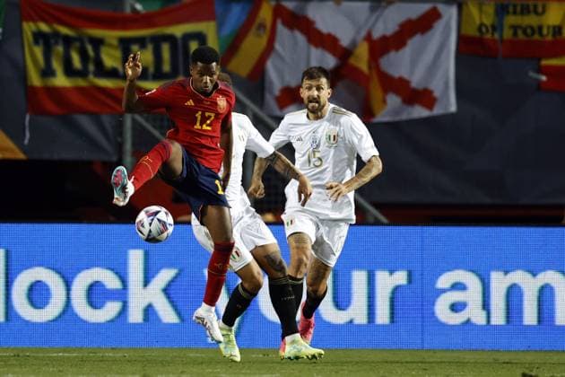 ENSCHEDE - Ansu Fati of Spain, Francesco Acerbi of Italy during the UEFA Nations League semifinal match between Spain and Italy at Stadion De Grolsch Veste on June 15, 2023 in Enschede, Netherlands. ANP MAURICE VAN STONE UEFA Nations League - Semi Final 2023 xVIxANPxSportx xxANPxIVx 471696022 originalFilename: 471696022.jpg