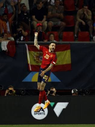 Sport Bilder des Tages ENSCHEDE - Joselu of Spain celebrates the 2-1 during the UEFA Nations League semi-final match between Spain and Italy at Stadion De Grolsch Veste on June 15, 2023 in Enschede, Netherlands. ANP MAURICE VAN STONE UEFA Nations League - Semi Final 2023 xVIxANPxSportx xxANPxIVx 471696687 originalFilename: 471696687.jpg