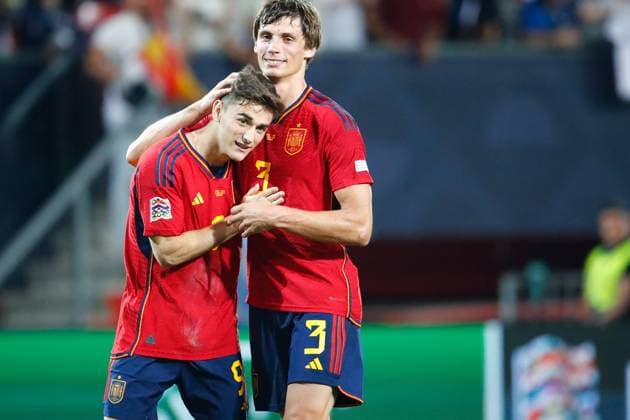ENSCHEDE, 15-06-2023 , Stadium Grolsch Veste, Nations League semi final 2022 2023 between Spain and Italy, Spain player Gavi and Spain player Robin Le Normand celebrating after the match Spain - Italy 2-1 Spain - Italy  x21338838x Copyright: