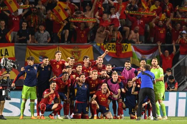Foto Fabio Ferrari LaPresse 15 Giugno 2023 - Enschede, Paesi Bassi - calcio - Spagna v Italia - Uefa Nations League - Semi-finale - FC Twente Stadion-Enschede. Nella foto: esultanza dei giocatori della Spagna al termine della partita June 15, 2023 Enschede, Netherland - sport, calcio - Spain v Italy - Uefa Nations League - Semi-finale - FC Twente Stadion-Enschede. In the pic: celebrates of Spain s players at the end of the match  Copyright: xFabioxFerrari LaPressex