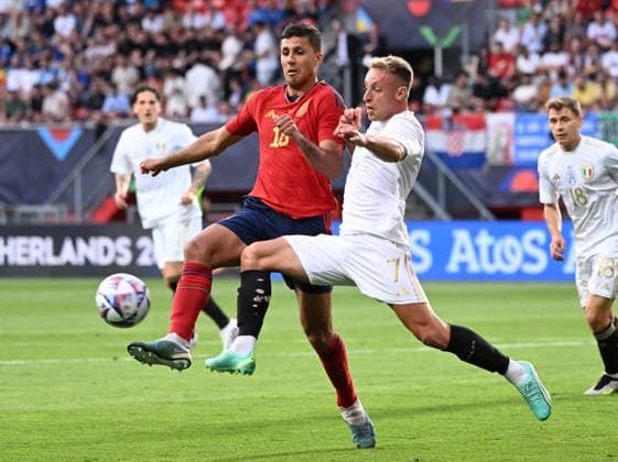 Netherlands, Enschede, 150623. Football players Rodri and Davide Fratessi during the UEFA Nations League semi-final match between Spain and Italy at De Grolsch Veste Stadium. Photo: Ante Cizmic CROPIX Split CROATIA Copyright: xxAntexCizmicx spanjolska_italija22-150628