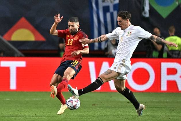 Netherlands, Enschede, 150623. Football players Jordi Alba and Nicolo Zaniolo during the UEFA Nations League semi-final match between Spain and Italy at De Grolsch Veste Stadium. Photo: Ante Cizmic CROPIX Split CROATIA Copyright: xxAntexCizmicx spanjolska_italija35-150623