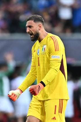 ENSCHEDE, NETHERLANDS - JUNE 15: Gianluigi Donnarumma of Italy during the UEFA Nations League 2022 23 semifinal match between Spain and Italy at FC Twente Stadium on June 15, 2023 in Enschede, Nethe Spain v Italy - UEFA Nations League 2022 23 Semifinal Copyright: xSebastianxFrejx