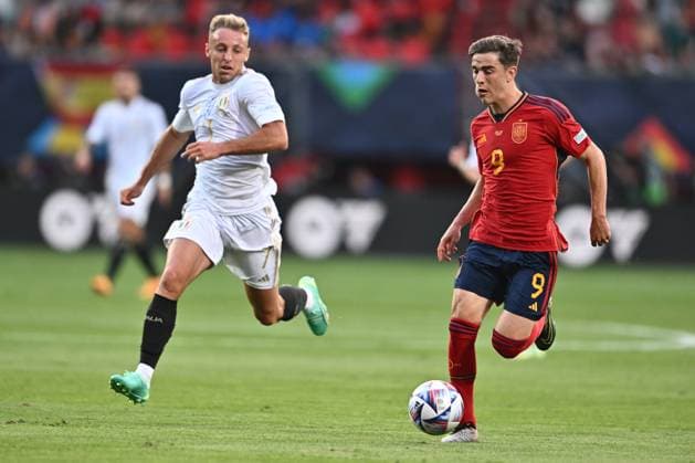ENSCHEDE, NETHERLANDS - JUNE 15: Davide Frattesi of Italy and Gavi of Spain during the UEFA Nations League 2022 23 semifinal match between Spain and Italy at FC Twente Stadium on June 15, 2023 in Enschede, Nethe Spain v Italy - UEFA Nations League 2022 23 Semifinal Copyright: xSebastianxFrejx