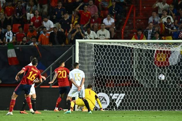 ENSCHEDE, NETHERLANDS - JUNE 15: Rodri, Joselu of Spain and Rafael Toloi, Gianluigi Donnarumma of Italy during the UEFA Nations League 2022 23 semifinal match between Spain and Italy at FC Twente Stadium on June 15, 2023 in Enschede, Nethe Spain v Italy - UEFA Nations League 2022 23 Semifinal Copyright: xSebastianxFrejx