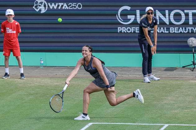 Libema Open 2023 - Day 4 Libema Open 2023 Game in Hertogenbosch. Match between Viktoria Hruncakova of Slovakia against Bianca Andreescu of Canada on Day 4 of the LibÃ ma Open - Rosmalen Grass Court Championships, WTA, Tennis Damen 250 Women s Tennis Association Tour, a professional tennis tournament. Den Bosch, the Netherlands on June 15, 2023 Den Bosch Netherlands  Copyright: xNicolasxEconomoux originalFilename:economou-viktoria230615_npOso.jpg
