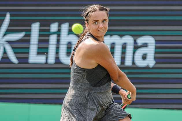 Libema Open 2023 - Day 4 Libema Open 2023 Game in Hertogenbosch. Match between Viktoria Hruncakova of Slovakia against Bianca Andreescu of Canada on Day 4 of the LibÃ ma Open - Rosmalen Grass Court Championships, WTA, Tennis Damen 250 Women s Tennis Association Tour, a professional tennis tournament. Den Bosch, the Netherlands on June 15, 2023 Den Bosch Netherlands  Copyright: xNicolasxEconomoux originalFilename:economou-viktoria230615_npGIg.jpg