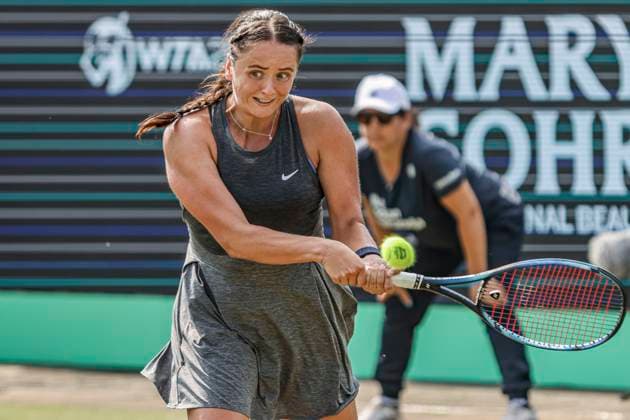 Libema Open 2023 - Day 4 Libema Open 2023 Game in Hertogenbosch. Match between Viktoria Hruncakova of Slovakia against Bianca Andreescu of Canada on Day 4 of the LibÃ ma Open - Rosmalen Grass Court Championships, WTA, Tennis Damen 250 Women s Tennis Association Tour, a professional tennis tournament. Den Bosch, the Netherlands on June 15, 2023 Den Bosch Netherlands  Copyright: xNicolasxEconomoux originalFilename:economou-viktoria230615_npuZ3.jpg