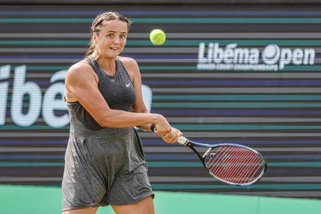 Libema Open 2023 - Day 4 Libema Open 2023 Game in Hertogenbosch. Match between Viktoria Hruncakova of Slovakia against Bianca Andreescu of Canada on Day 4 of the LibÃ ma Open - Rosmalen Grass Court Championships, WTA, Tennis Damen 250 Women s Tennis Association Tour, a professional tennis tournament. Den Bosch, the Netherlands on June 15, 2023 Den Bosch Netherlands  Copyright: xNicolasxEconomoux originalFilename:economou-viktoria230615_npZvw.jpg