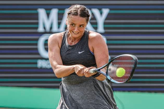 Libema Open 2023 - Day 4 Libema Open 2023 Game in Hertogenbosch. Match between Viktoria Hruncakova of Slovakia against Bianca Andreescu of Canada on Day 4 of the LibÃ ma Open - Rosmalen Grass Court Championships, WTA, Tennis Damen 250 Women s Tennis Association Tour, a professional tennis tournament. Den Bosch, the Netherlands on June 15, 2023 Den Bosch Netherlands  Copyright: xNicolasxEconomoux originalFilename:economou-viktoria230615_nptFi.jpg