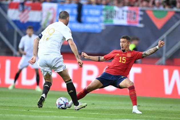 Leonardo Bonucci (Italy)Yeremy Pino (Spain) during the UEFA Nations League 2022-2023 match between Spain 2-1 Italy at De Grolsh Veste Stadium on June 15, 2023 in Enschede, Netherlands. Noxthirdxpartyxsales  (221589702)
