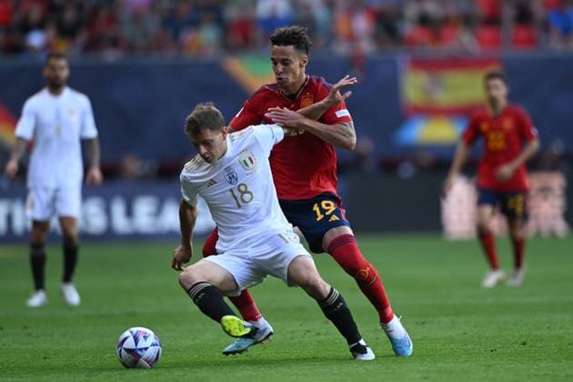 Nicolo Barella (Italy)Rodrigo Moreno Machado (Spain) during the UEFA Nations League 2022-2023 match between Spain 2-1 Italy at De Grolsh Veste Stadium on June 15, 2023 in Enschede, Netherlands. Noxthirdxpartyxsales  (221589729)