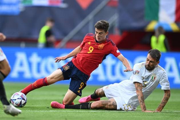 Gavi Pablo Martin (Spain)Francesco Acerbi (Italy) during the UEFA Nations League 2022-2023 match between Spain 2-1 Italy at De Grolsh Veste Stadium on June 15, 2023 in Enschede, Netherlands. Noxthirdxpartyxsales  (221589782)
