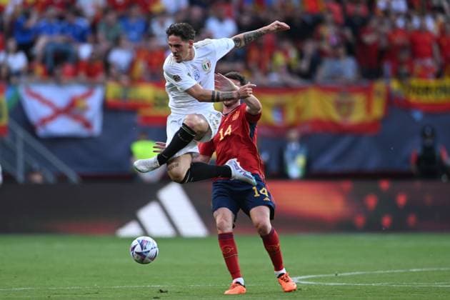Nicolo Zaniolo (Italy)Aymeric Laporte (Spain) during the UEFA Nations League 2022-2023 match between Spain 2-1 Italy at De Grolsh Veste Stadium on June 15, 2023 in Enschede, Netherlands. Noxthirdxpartyxsales  (221589851)