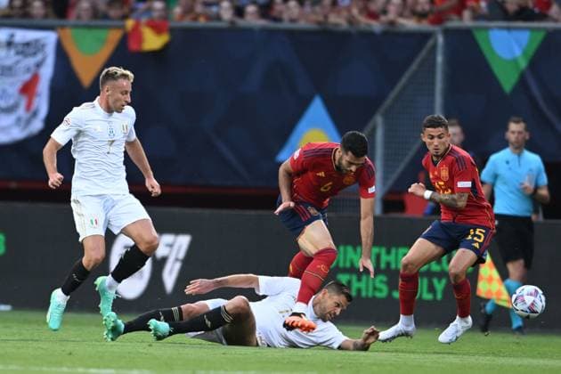 Davide Frattesi (Italy)Mikel Merino (Spain)Rafael Toloi (Italy)Yeremy Pino (Spain) during the UEFA Nations League 2022-2023 match between Spain 2-1 Italy at De Grolsh Veste Stadium on June 15, 2023 in Enschede, Netherlands. Noxthirdxpartyxsales  (221590000)