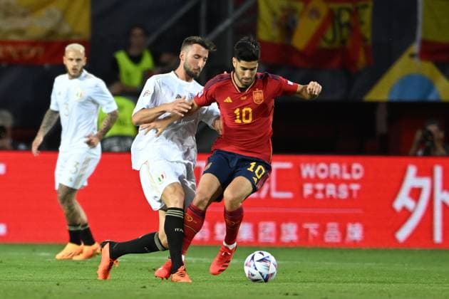 Marco Asensio (Spain)Bryan Cristante (Italy) during the UEFA Nations League 2022-2023 match between Spain 2-1 Italy at De Grolsh Veste Stadium on June 15, 2023 in Enschede, Netherlands. Noxthirdxpartyxsales  (221590825)