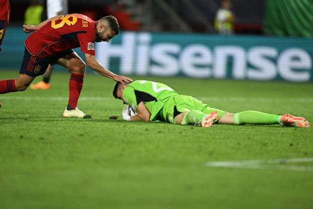 Jordi Alba (Spain)Unai Simon (Spain) during the UEFA Nations League 2022-2023 match between Spain 2-1 Italy at De Grolsh Veste Stadium on June 15, 2023 in Enschede, Netherlands. Noxthirdxpartyxsales  (221592751)