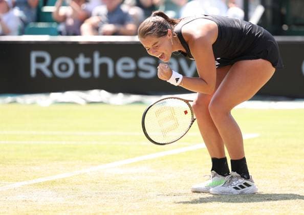 Mandatory Credit: Photo by Ryan Browne Shutterstock (13961298cg) Jodie Burrage of Great Britain celebrates winning her quarter-final match against Magdalena Frech of Poland. Rothesay Open, Day Five, Tennis, Nottingham Tennis Centre, Nottingham, UK - 16 Jun 2023 Rothesay Open, Day Five, Tennis, Nottingham Tennis Centre, Nottingham, UK - 16 Jun 2023 Copyright: xRyanxBrowne Shutterstockx 13961298cg