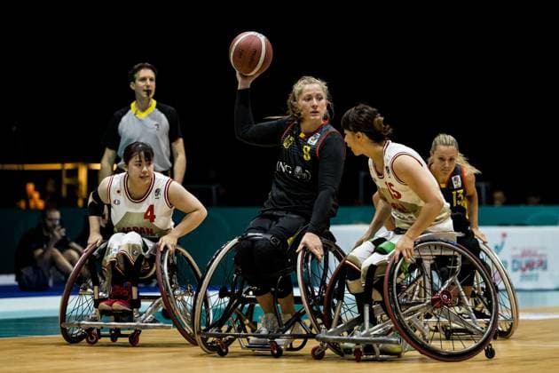Bilder des Jahres 2023, Sport 06 Juni Sport Themen der Woche KW24 Sport Bilder des Tages IWBF Rollstuhlbasketball Weltmeisterschaft Dubai 2022, Japan - Deutschland, 16.06.2023 Amane Yanagimoto (Japan, 4), Katharina Lang (Deutschland, 8), Mari Amimoto (Japan, 15) IWBF Rollstuhlbasketball Weltmeisterschaft Dubai 2022, Japan - Deutschland, Dubai, World Trade Center *** IWBF Wheelchair Basketball World Championship Dubai 2022, Japan Germany, 16 06 2023 Amane Yanagimoto Japan, 4 , Katharina Lang Germany, 8 , Mari Amimoto Japan, 15 IWBF Wheelchair Basketball World Championship Dubai 2022, Japan Germany, Dubai, World Trade Center Copyright: xBEAUTIFULxSPORTS Wunderlx