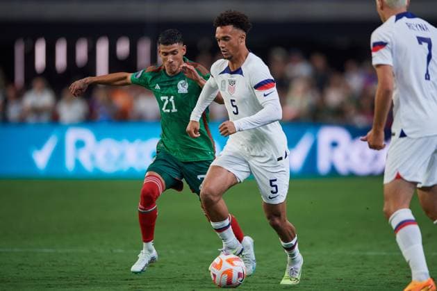 RECORD DATE NOT STATED CONCACAF NATIONS LEAGUE 2022-2023 United States vs Mexico SF (L-R), Uriel Antuna of Mexico and Antonee Robinson of USA during the game United States (USA) vs Mexico (Mexican national team, Nationalteam , corresponding to Semifinals of Final Four of the CONCACAF Nations League 2022-2023, at Allegiant Stadium, on June 15, 2023. <br><br> (I-D), Uriel Antuna de Mexico y Antonee Robinson de USA durante el partido Estados Unidos (EUA) vs Mexico (Seleccion Mexicana), correspondiente a Semifinales del Final Four de la Liga de Naciones CONCACAF 2022-2023, en el Allegiant Stadium, el 15 de junio de 2023. LAS VEGAS NEVADA ESTADOS UNIDOS Copyright: xCristianxdexMarchenax 20230615212608_CNL_23_SF_USA_MEX_ROBINSON128