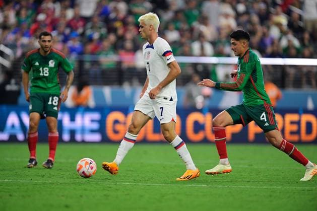 RECORD DATE NOT STATED CONCACAF NATIONS LEAGUE 2022-2023 United States vs Mexico SF (L-R), Giovanni Reyna of USA and Edson Alvarez of Mexico during the game United States (USA) vs Mexico (Mexican national team, Nationalteam , corresponding to Semifinals of Final Four of the CONCACAF Nations League 2022-2023, at Allegiant Stadium, on June 15, 2023. <br><br> (I-D), Giovanni Reyna de USA y Edson Alvarez de Mexico durante el partido Estados Unidos (EUA) vs Mexico (Seleccion Mexicana), correspondiente a Semifinales del Final Four de la Liga de Naciones CONCACAF 2022-2023, en el Allegiant Stadium, el 15 de junio de 2023. LAS VEGAS NEVADA ESTADOS UNIDOS Copyright: xJorgexMartinezx 20230615213253_CNL_23_SF_USA_MEX_REYNA152