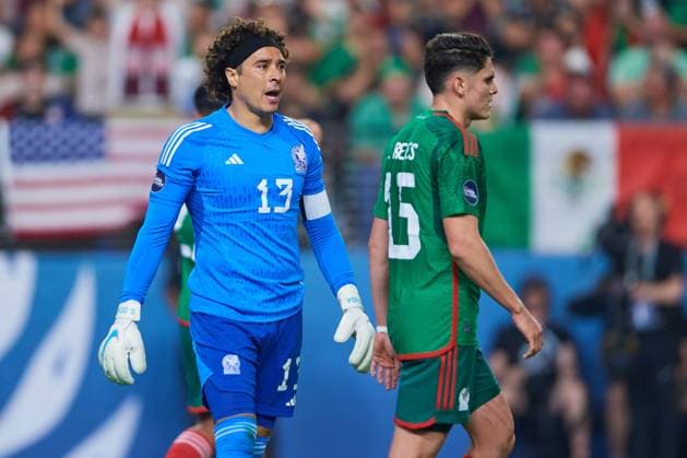RECORD DATE NOT STATED CONCACAF NATIONS LEAGUE 2022-2023 United States vs Mexico SF Guillermo Ochoa e Israel Reyes of Mexico during the game United States (USA) vs Mexico (Mexican national team, Nationalteam , corresponding to Semifinals of Final Four of the CONCACAF Nations League 2022-2023, at Allegiant Stadium, on June 15, 2023. <br><br> Guillermo Ochoa e Israel Reyes de Mexico durante el partido Estados Unidos (EUA) vs Mexico (Seleccion Mexicana), correspondiente a Semifinales del Final Four de la Liga de Naciones CONCACAF 2022-2023, en el Allegiant Stadium, el 15 de junio de 2023. LAS VEGAS NEVADA ESTADOS UNIDOS  Copyright: xCristianxdexMarchenax 20230615214624_CNL_23_SF_USA_MEX_OCHOA167