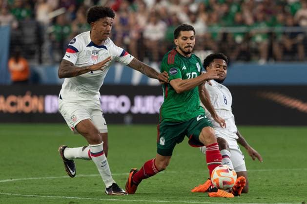 RECORD DATE NOT STATED CONCACAF NATIONS LEAGUE 2022-2023 United States vs Mexico SF (L-R), Chris Richards of USA and Henry Martin of Mexico during the game United States (USA) vs Mexico (Mexican national team, Nationalteam , corresponding to Semifinals of Final Four of the CONCACAF Nations League 2022-2023, at Allegiant Stadium, on June 15, 2023. <br><br> (I-D), Chris Richards de USA y Henry Martin de Mexico durante el partido Estados Unidos (EUA) vs Mexico (Seleccion Mexicana), correspondiente a Semifinales del Final Four de la Liga de Naciones CONCACAF 2022-2023, en el Allegiant Stadium, el 15 de junio de 2023. LAS VEGAS NEVADA ESTADOS UNIDOS Copyright: xDavidxLeahx 20230615215126_CNL_23_SF_USA_MEX_MARTIN194